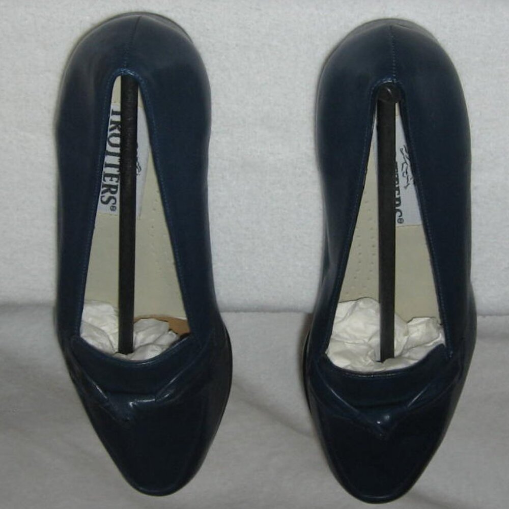 Trotters Relate Leather Loafer Flat Size 8.5 Blue NWOT - Picture 3 of 11